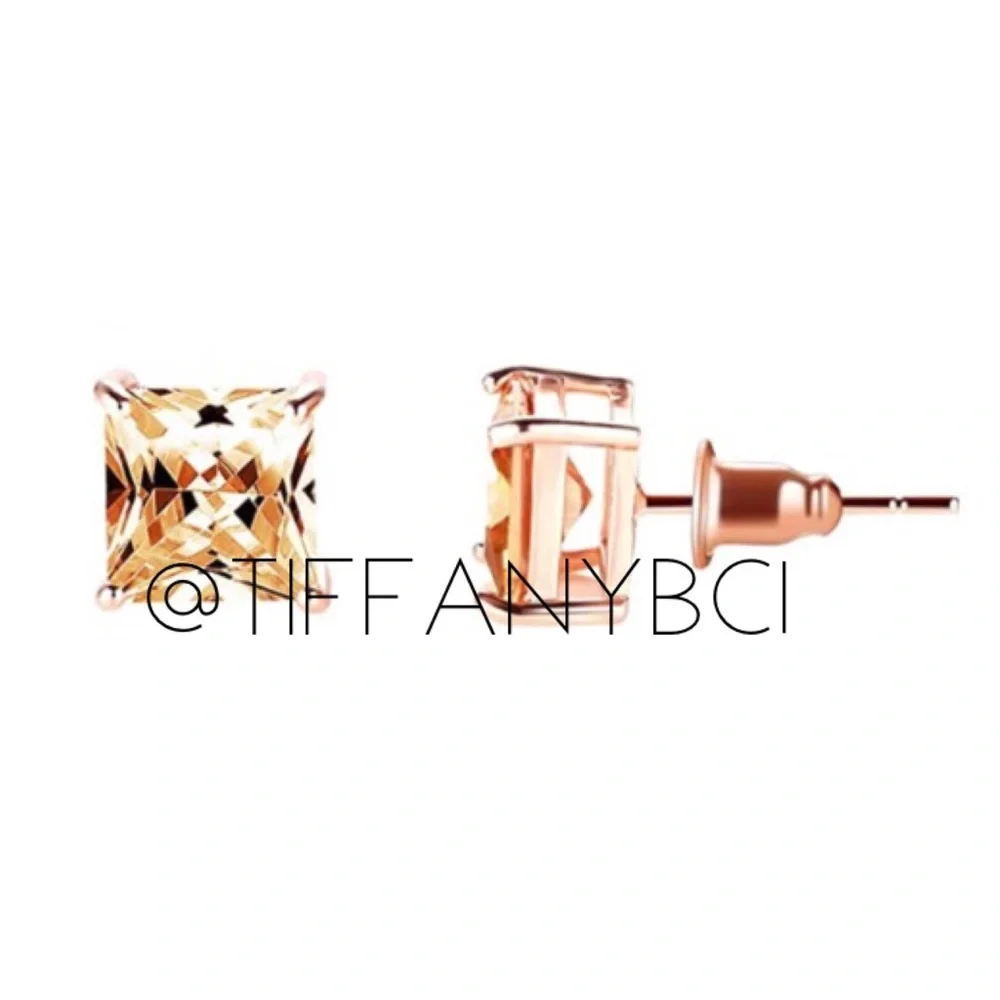 18k Rose Gold Square Stud Earrings - Picture 2 of 8